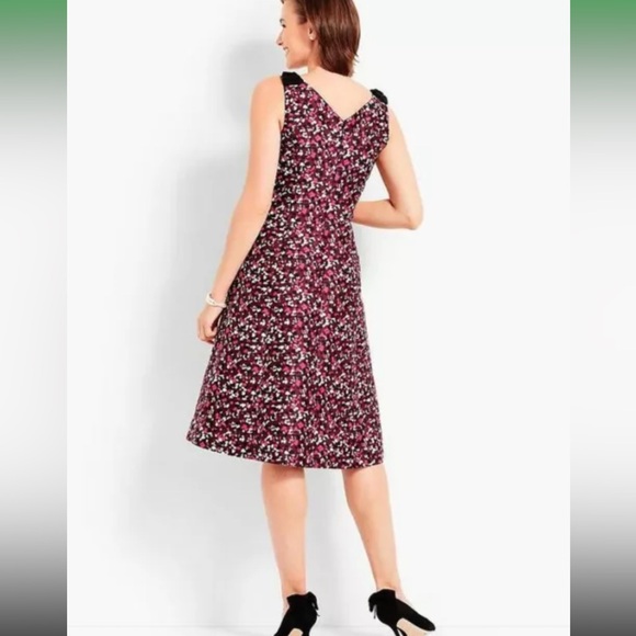 ⭕️ PRICE FIRM NEW $199 RSVP by Talbots Burgundy Confetti Print Dress Size 4 - Picture 2 of 6